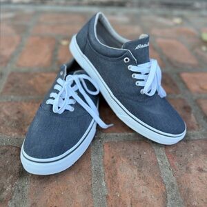 NWOT Eddie Bauer "Haller" lace-up canvas sneakers - size 11